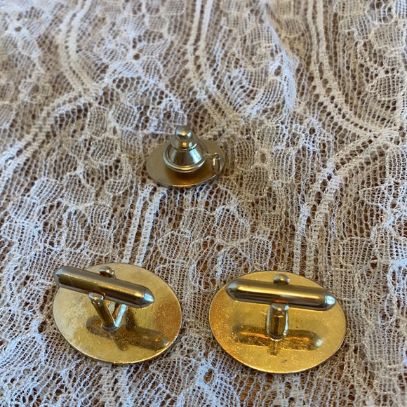 Vintage oval enamel & gold modernist design lavender, pink & green cuff link set - Picture 3 of 6